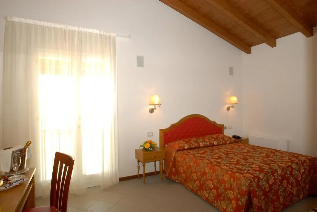 *** Отель Villa Aretusi Болонья Италия